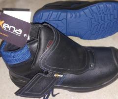 Dostupne dvoje radne cipele,izuzetnog kvaliteta.Brojevi 43 i 44 (NOVO).