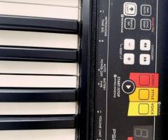 Klavijatura YAMAHA PSR-F52