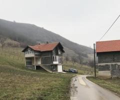 Prodaje se zemljiste u Kaknju u neposrednoj blizini Dobojske skole. Koprivnica bb 061492452