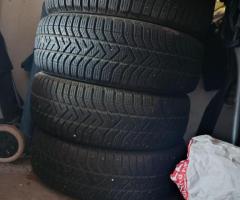 Prodajem gumene PIRELI 195/65 R15