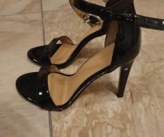 Catwalk sandale na petu