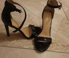 Catwalk sandale na petu